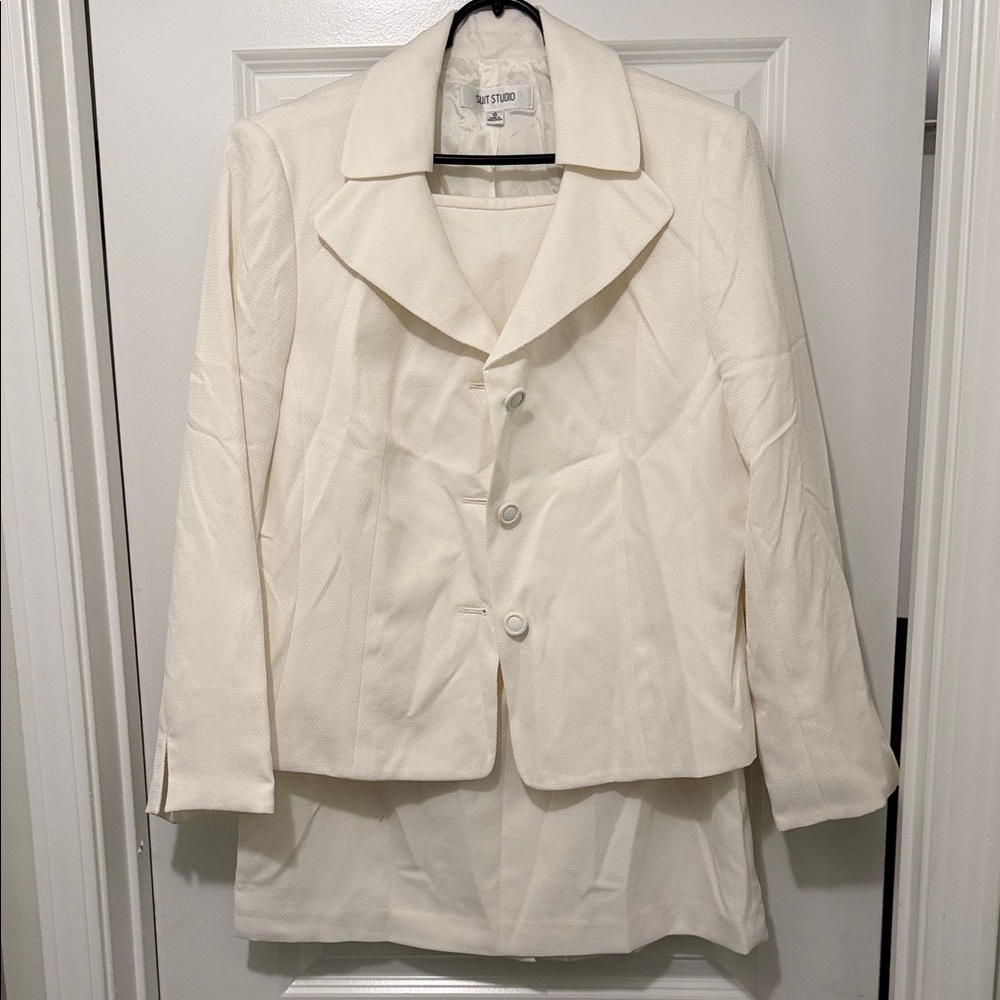 Suit Studio Ivory Satin Lining